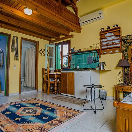 Symi Garden Studios Luaran gambar