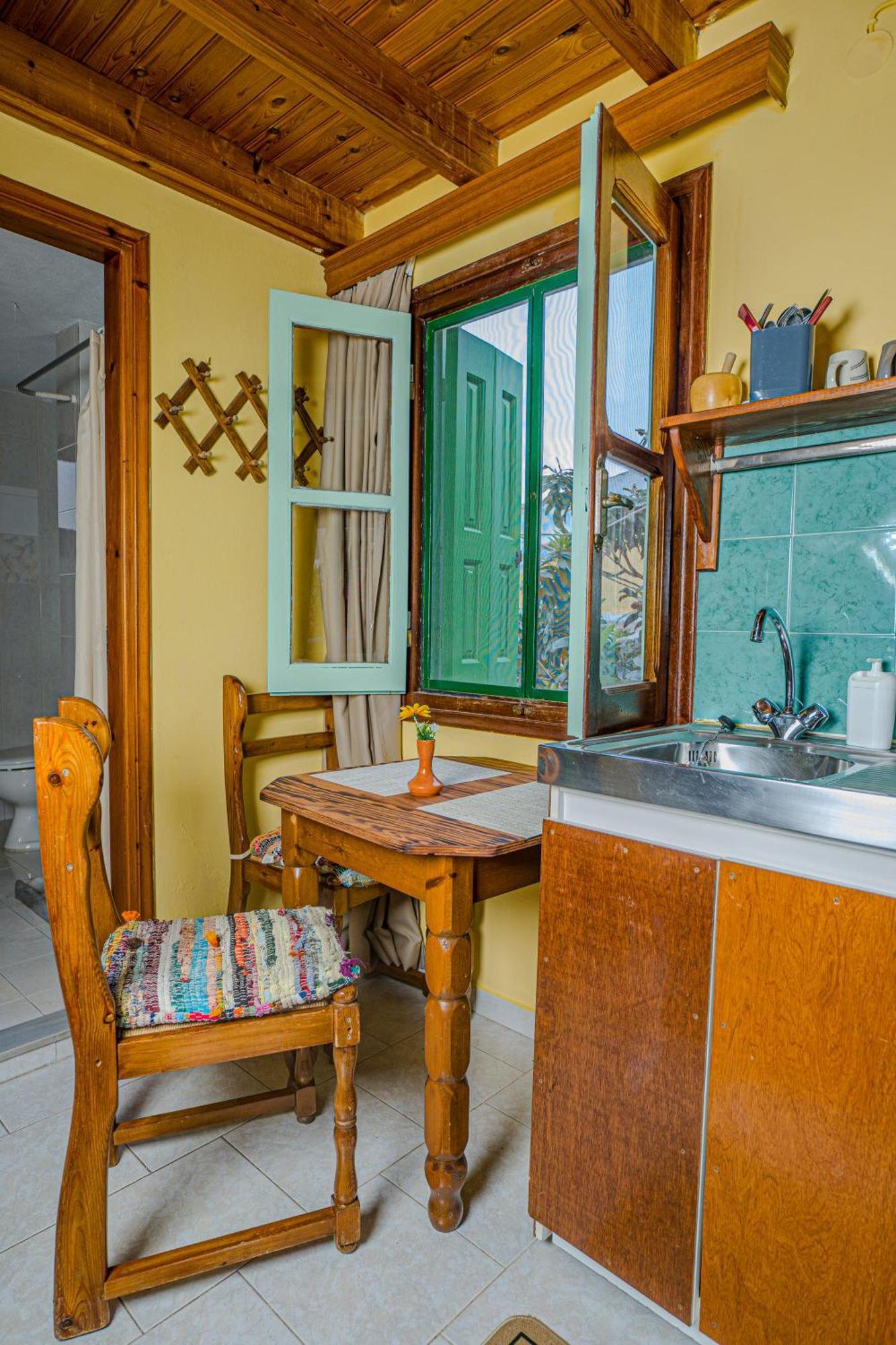 Symi Garden Studios Luaran gambar