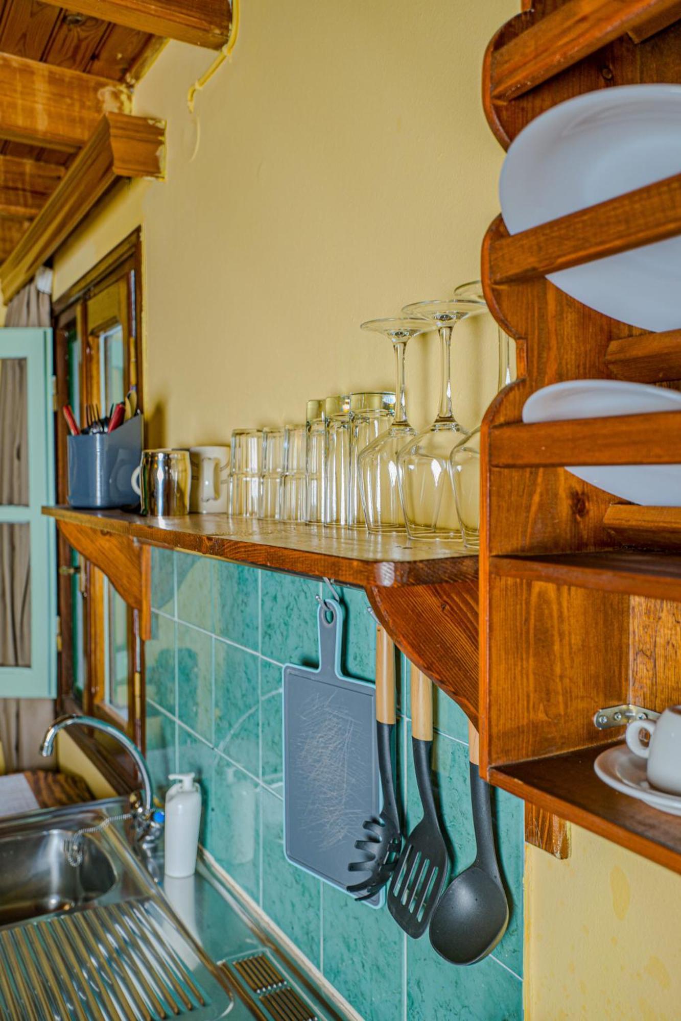 Symi Garden Studios Luaran gambar