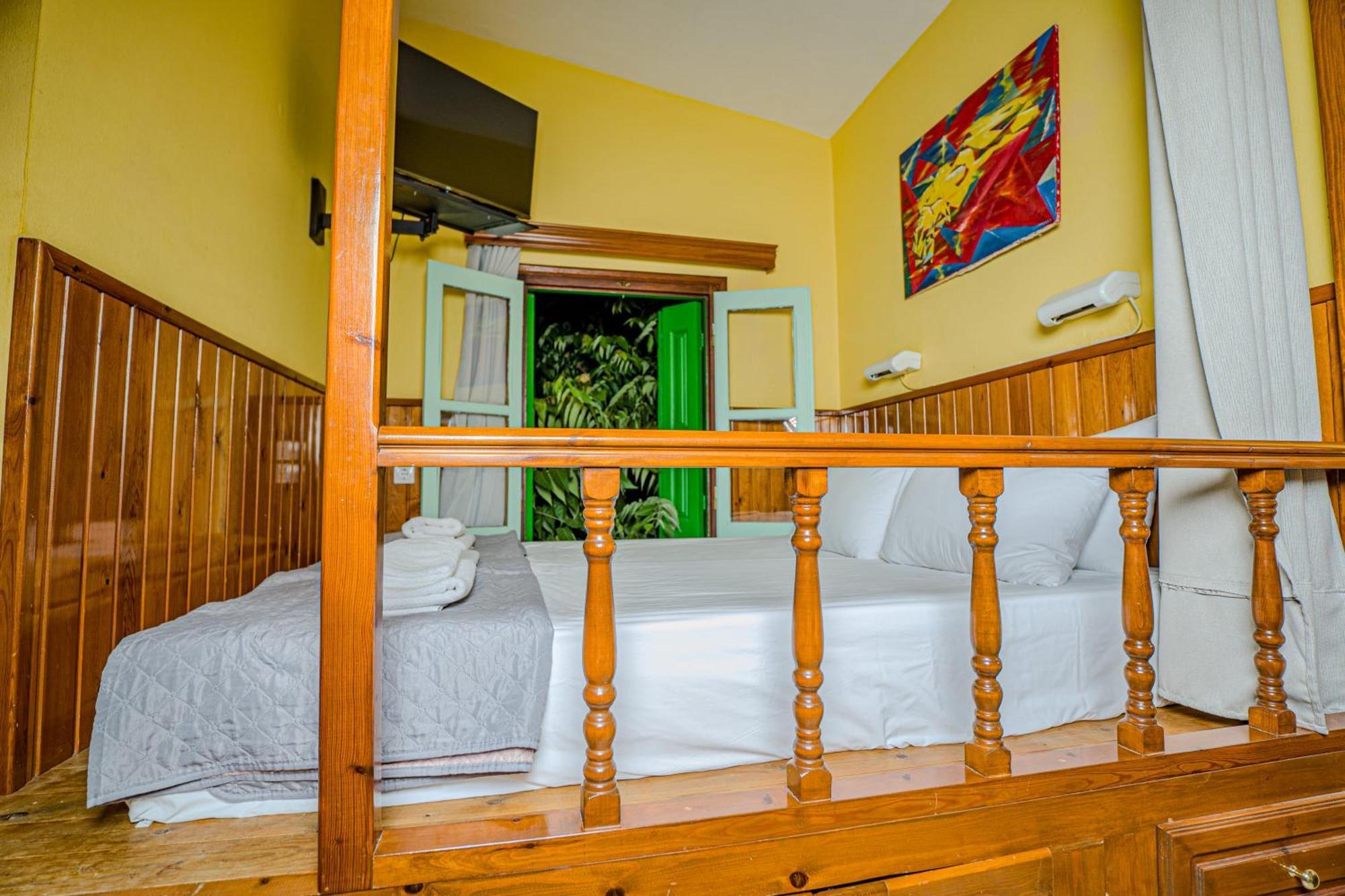 Symi Garden Studios Luaran gambar